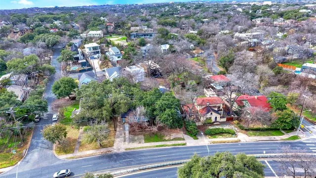 $3,400 | 809 East Riverside Drive, Austin, TX 78704