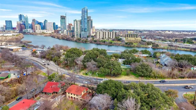 $3,400 | 809 East Riverside Drive, Austin, TX 78704