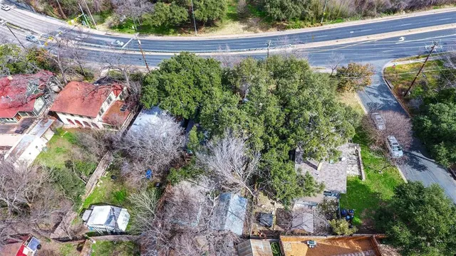 $3,400 | 809 East Riverside Drive, Austin, TX 78704