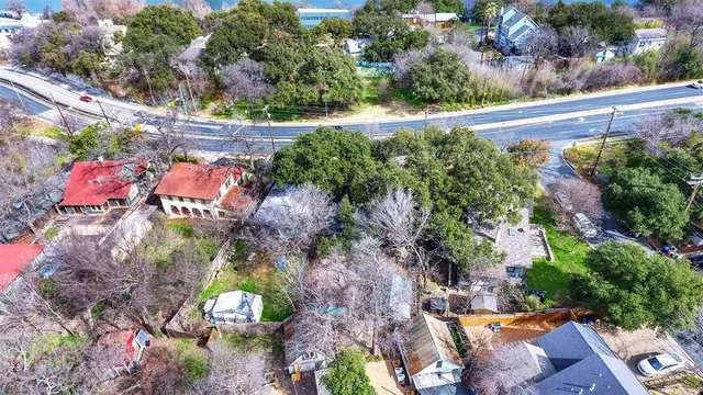 $3,400 | 809 East Riverside Drive, Austin, TX 78704