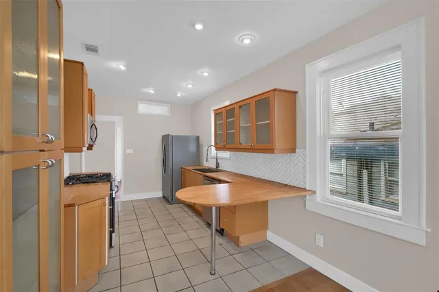 $3,400 | 809 East Riverside Drive, Austin, TX 78704