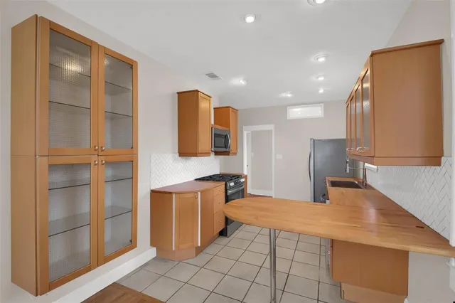 $3,400 | 809 East Riverside Drive, Austin, TX 78704