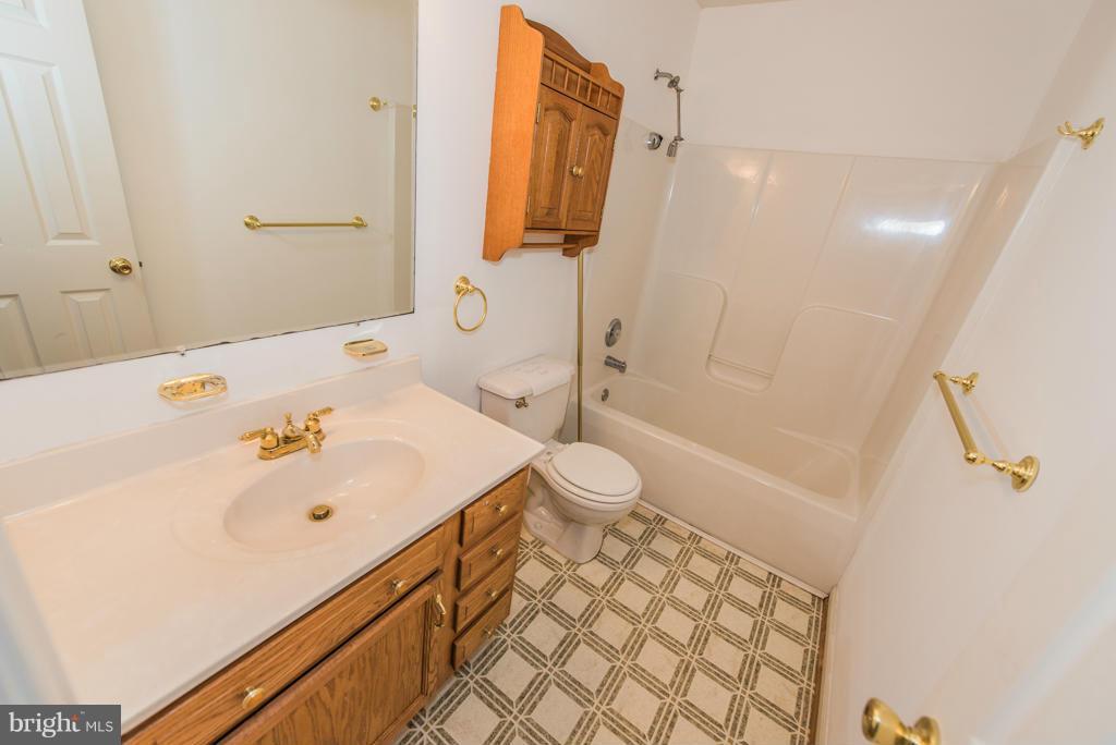 2474 Oregon Hollow Road Front Royal, VA 22630 - Photo 19 of 29 Bath