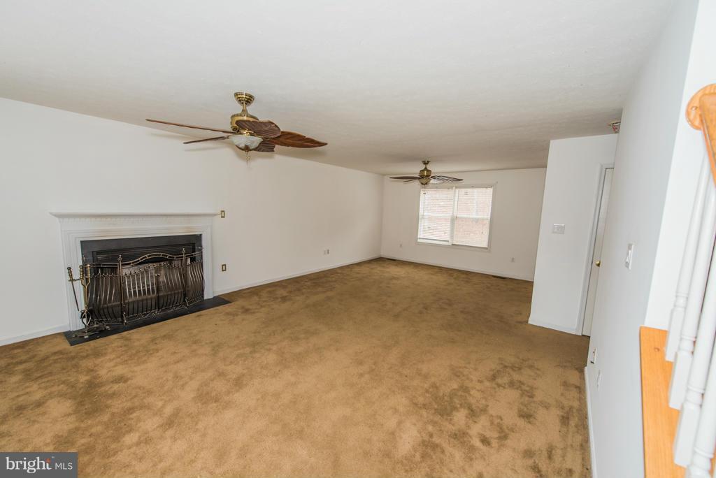 2474 Oregon Hollow Road Front Royal, VA 22630 - Photo 6 of 29 Living Room