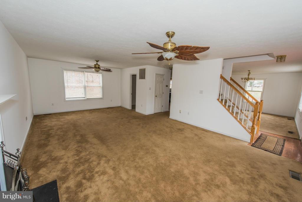 2474 Oregon Hollow Road Front Royal, VA 22630 - Photo 7 of 29 Living Room