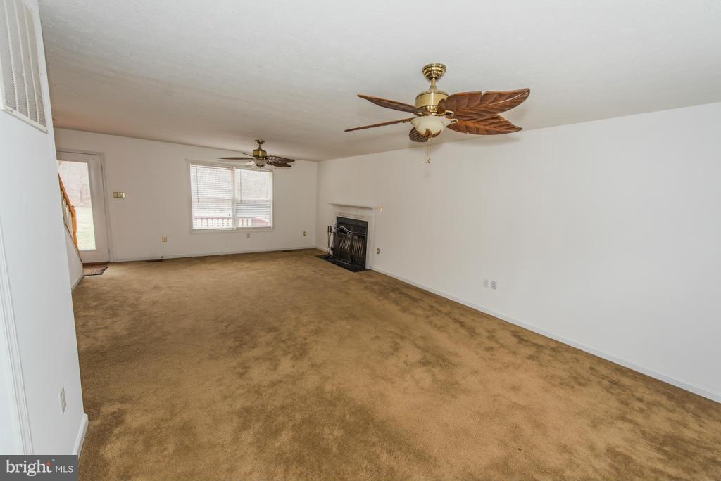 2474 Oregon Hollow Road Front Royal, VA 22630 - Photo 9 of 29 Living Room