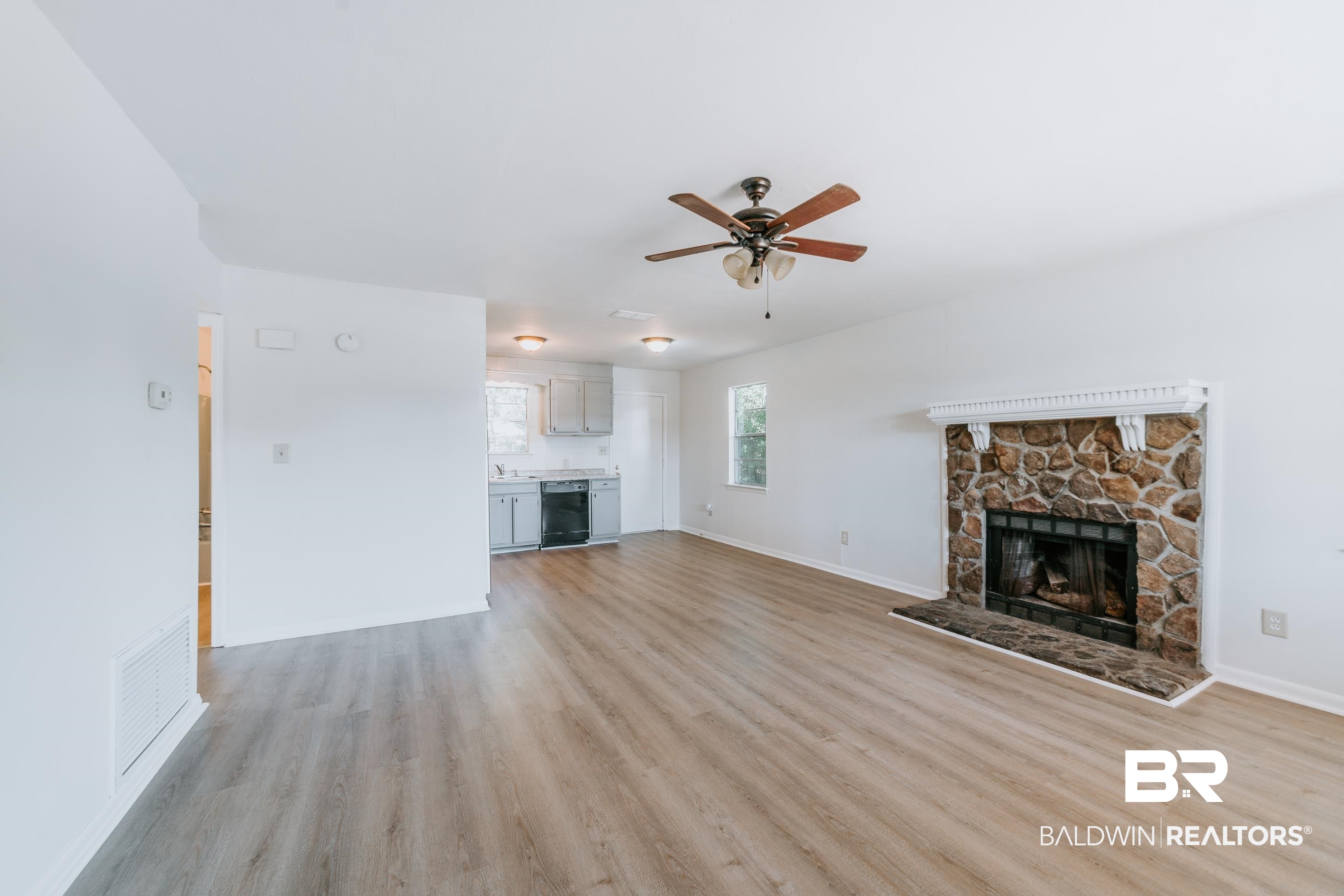 2354 Redmond Street Mobile, AL 36617 - Photo 8 of 27