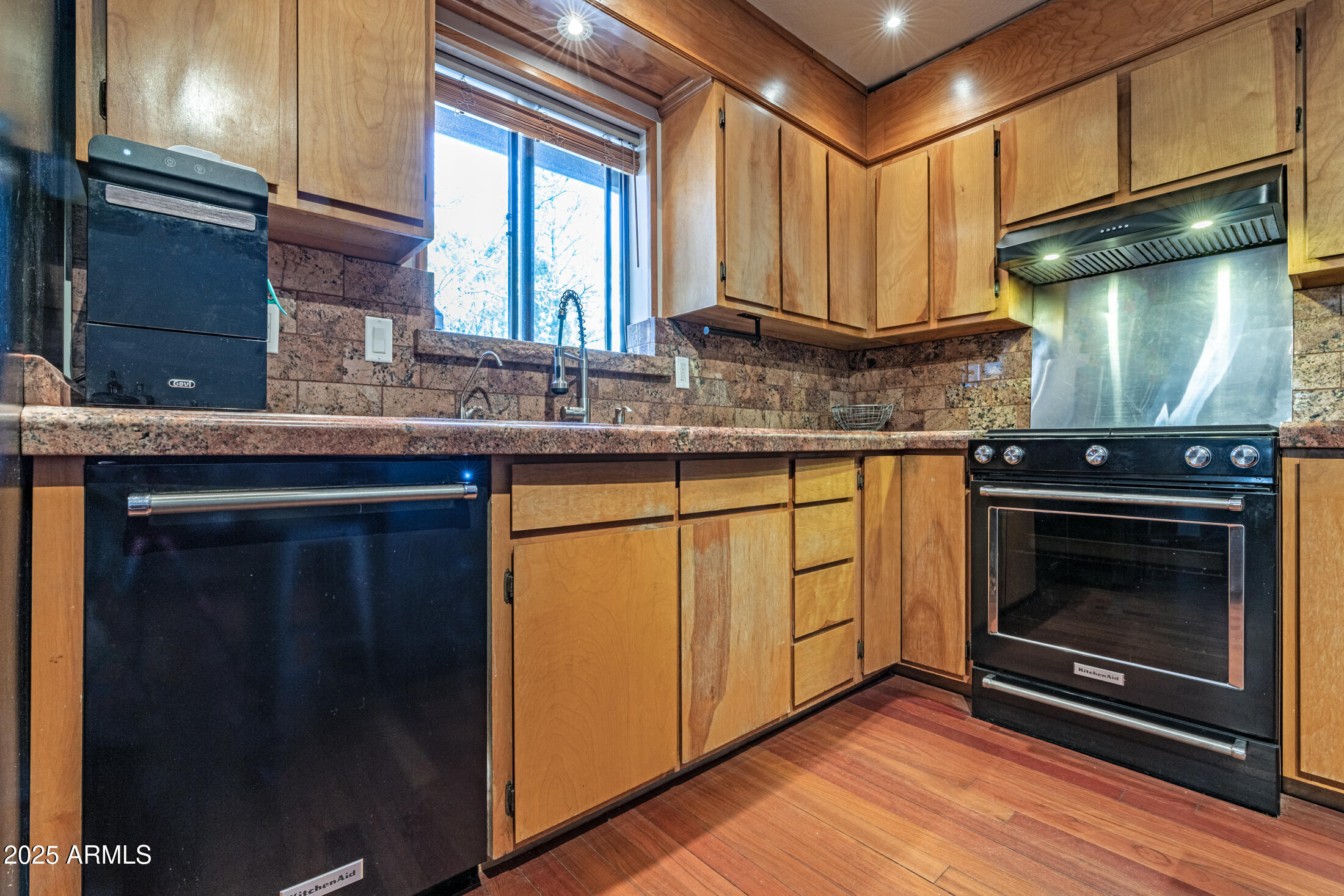 3400 Goodwill Lane Lakeside, AZ 85929 - Photo 19 of 43 a kitchen with granite countertop a sink stove and cabinets