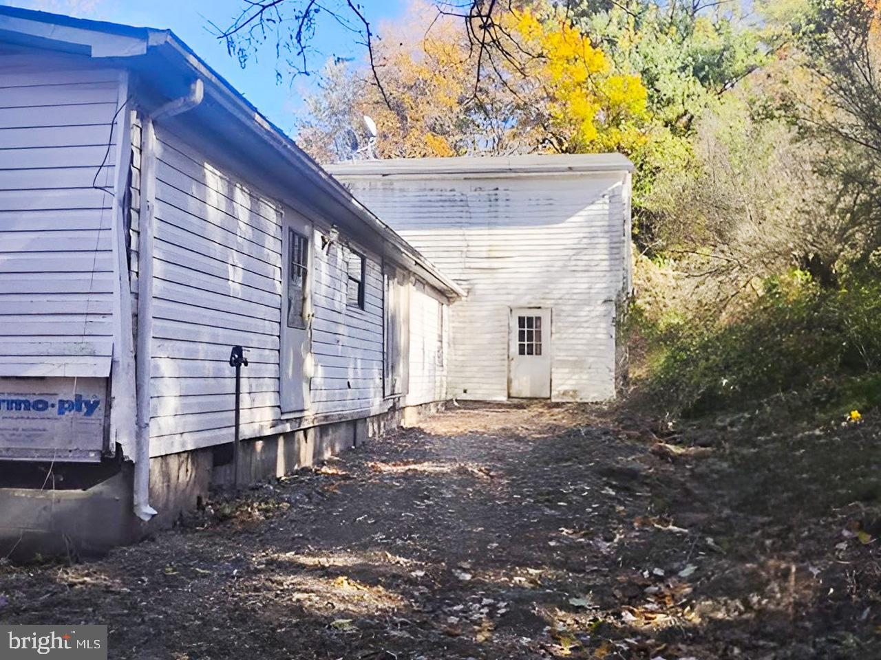 738 Park Line Road Stanley, VA 22851 - Photo 3 of 16 Gallery Image 3