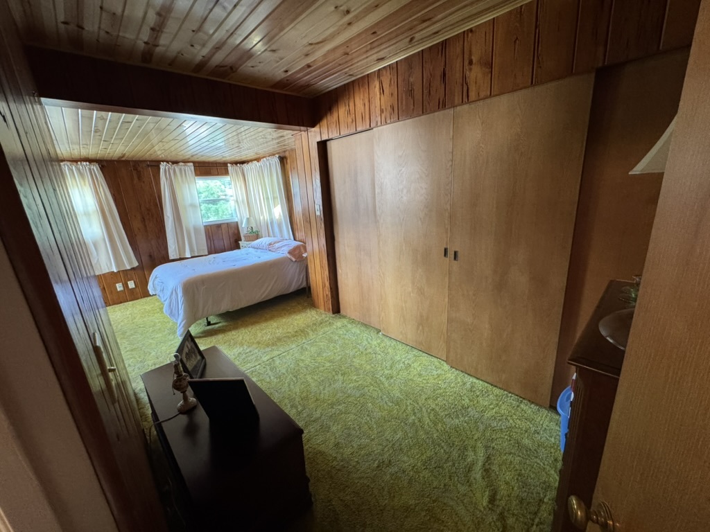 401 West 10th Street Sterling, IL 61081 - Photo 31 of 35 a room with a window