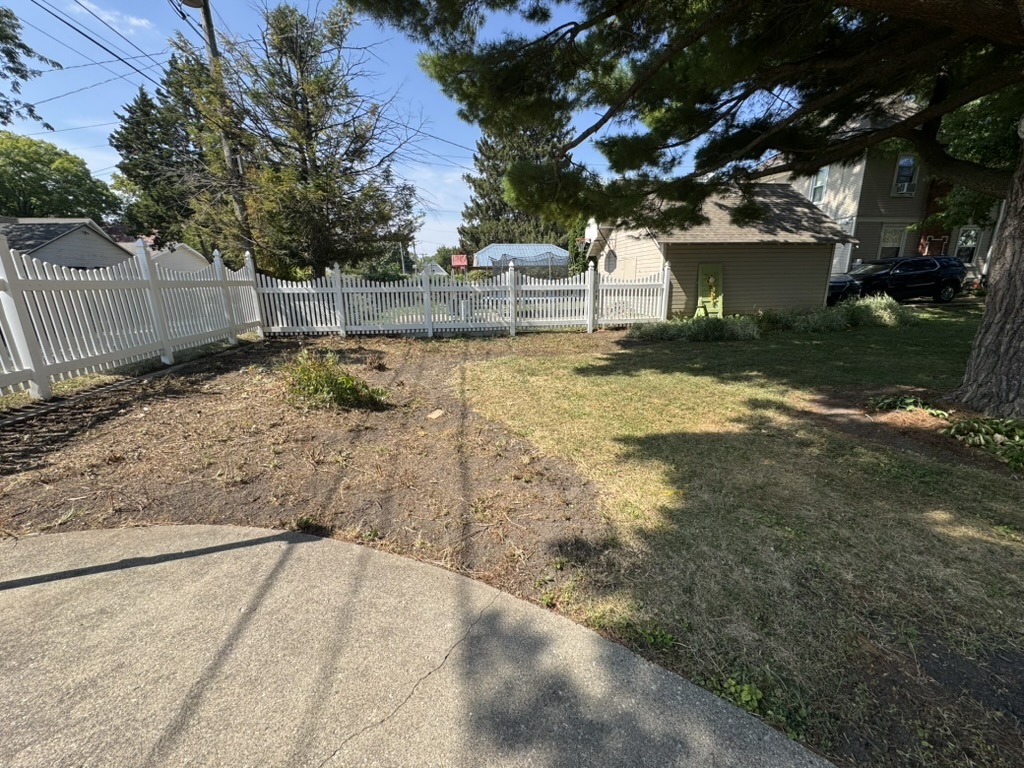 401 West 10th Street Sterling, IL 61081 - Photo 7 of 35 a view of backyard with green space