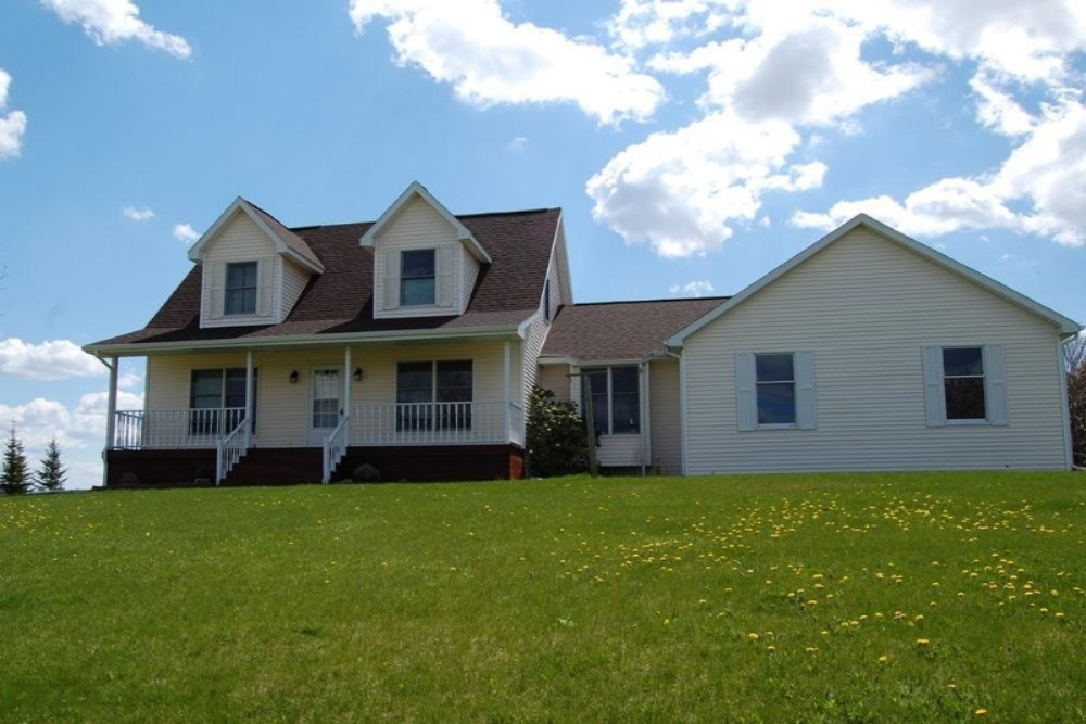 7758 North Vining Road Lakeview, MI 48850 - Photo 1 of 21 1 Front of Home