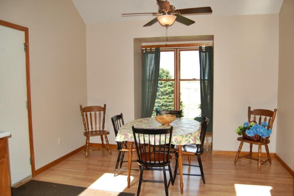 7758 North Vining Road Lakeview, MI 48850 - Photo 4 of 21 4 Dining Area