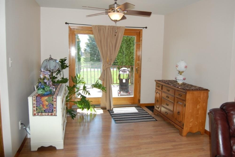 7758 North Vining Road Lakeview, MI 48850 - Photo 6 of 21 6 Living Area Entrance