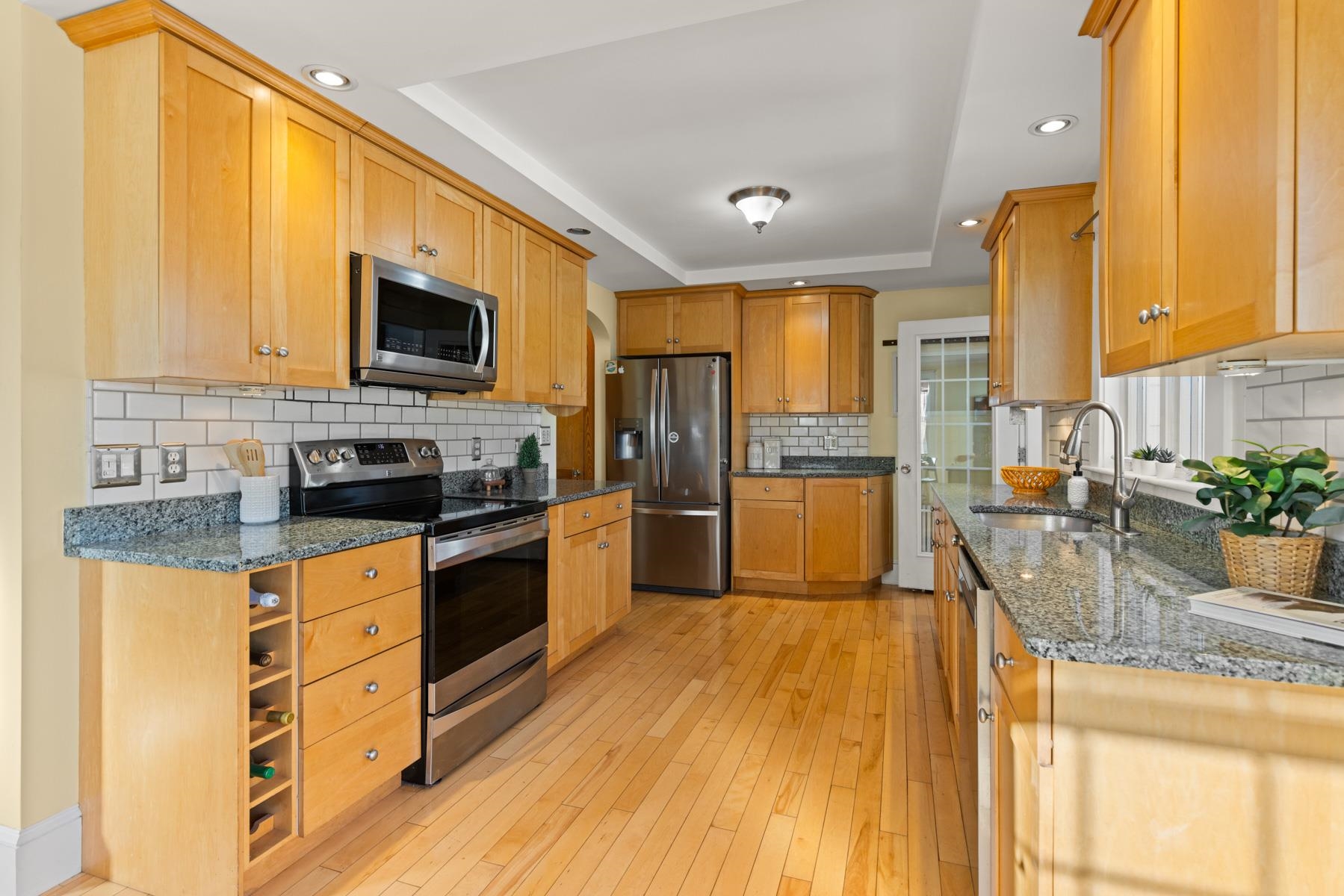 8 Towle Avenue Dover, NH 03820 - Photo 5 of 35