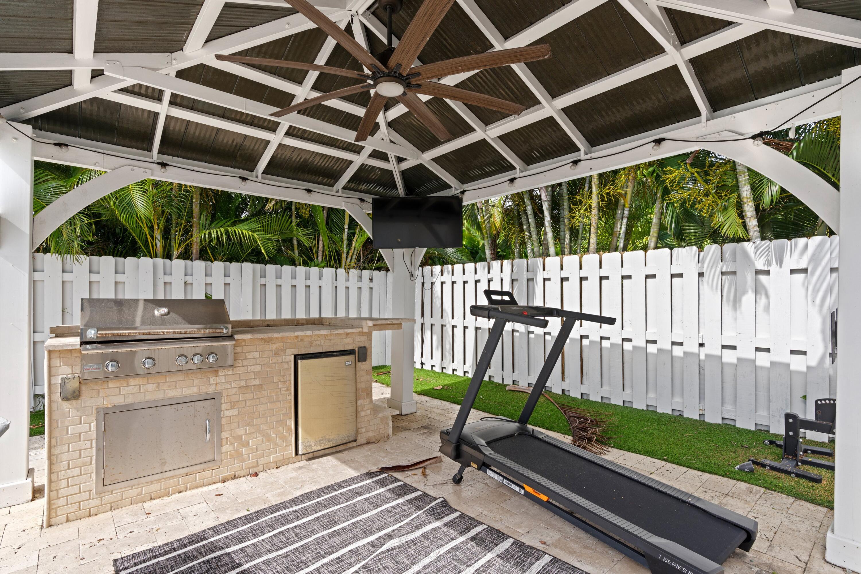 124 Oregon Lane Boca Raton, FL 33487 - Photo 23 of 39 Perguola