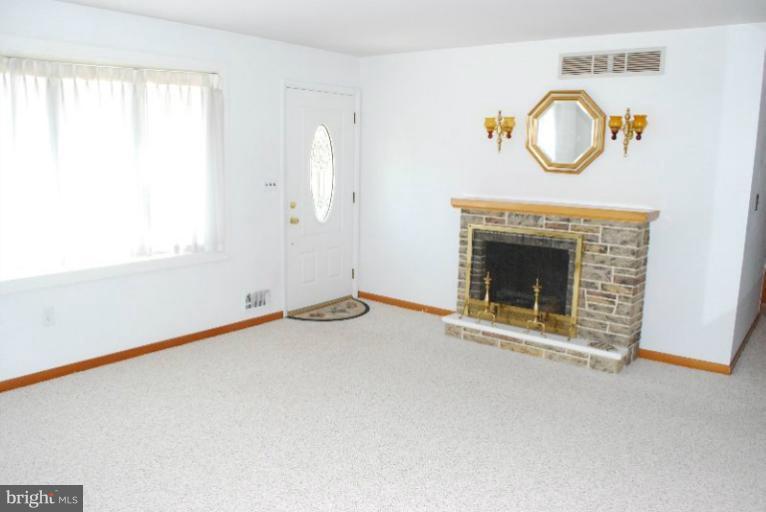 5610 Chatham Road Baltimore, MD 21225 - Photo 5 of 25 Living Room 2