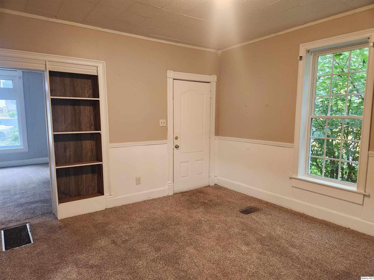 628 Spruce Street Quincy, IL 62301 - Photo 2 of 9