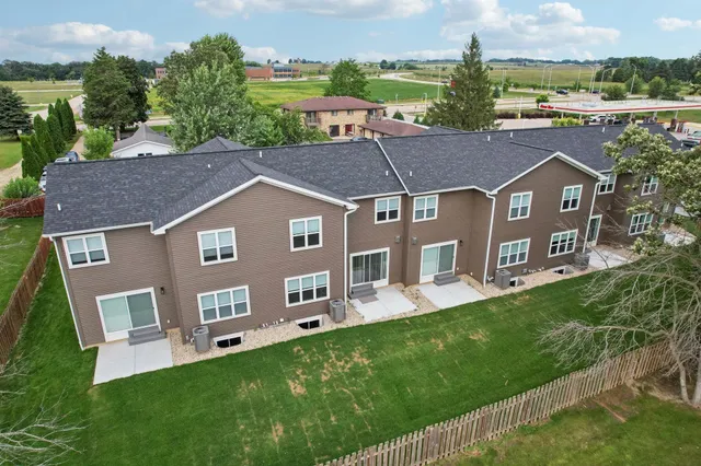 $2,500 | 4307 Windsor Road, Unit D, Windsor, WI 53598