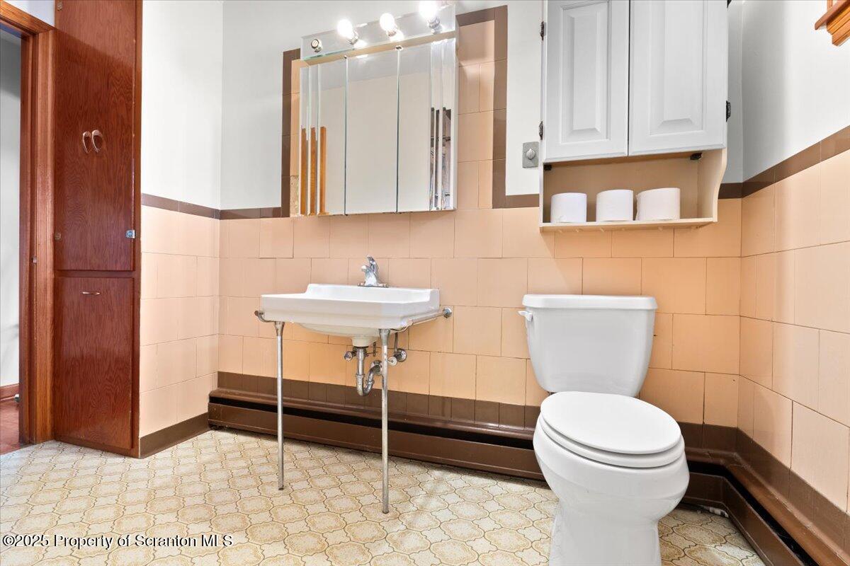 305 Reeves Street Dunmore, PA 18512 - Photo 21 of 33 34-DSC02470