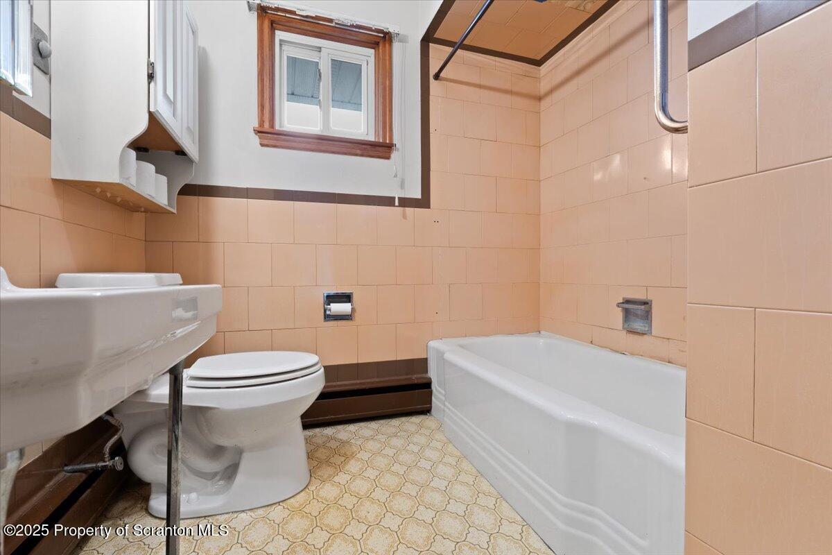 305 Reeves Street Dunmore, PA 18512 - Photo 22 of 33 35-DSC02467