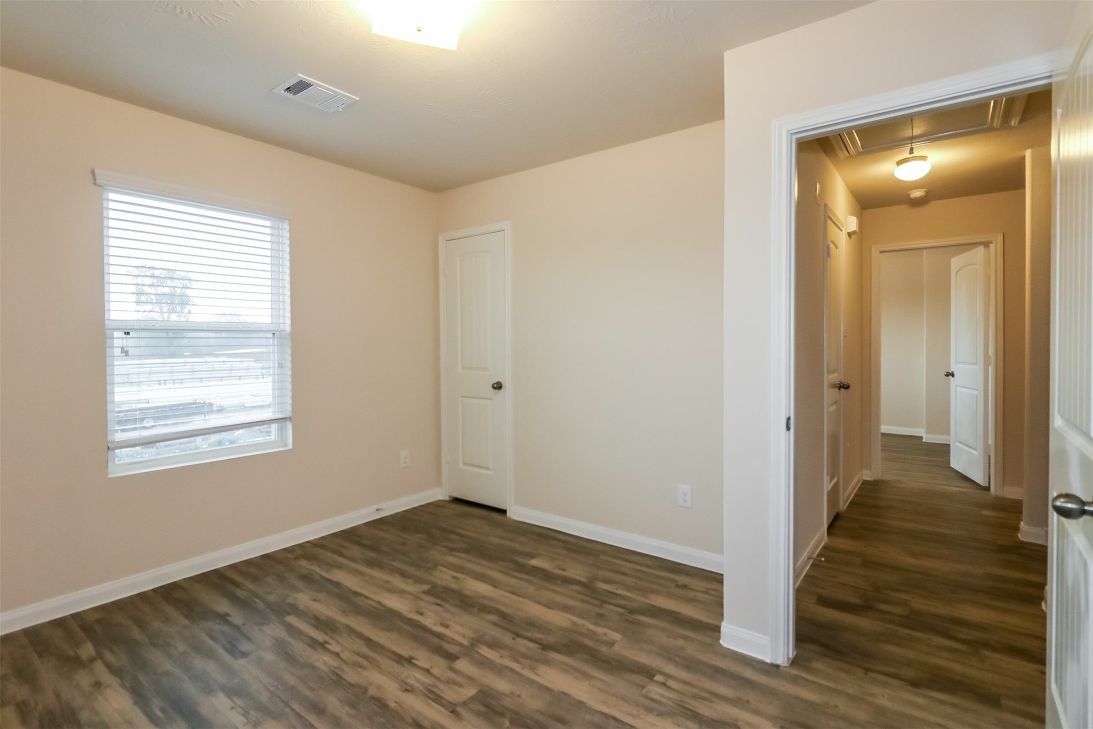 6114 Peaceful Ridge Drive Houston, TX 77048 - Photo 11 of 12 Photos may be representative of the floor plan and not the exact home. Finishes, layout, and features of the actual property for lease may vary.