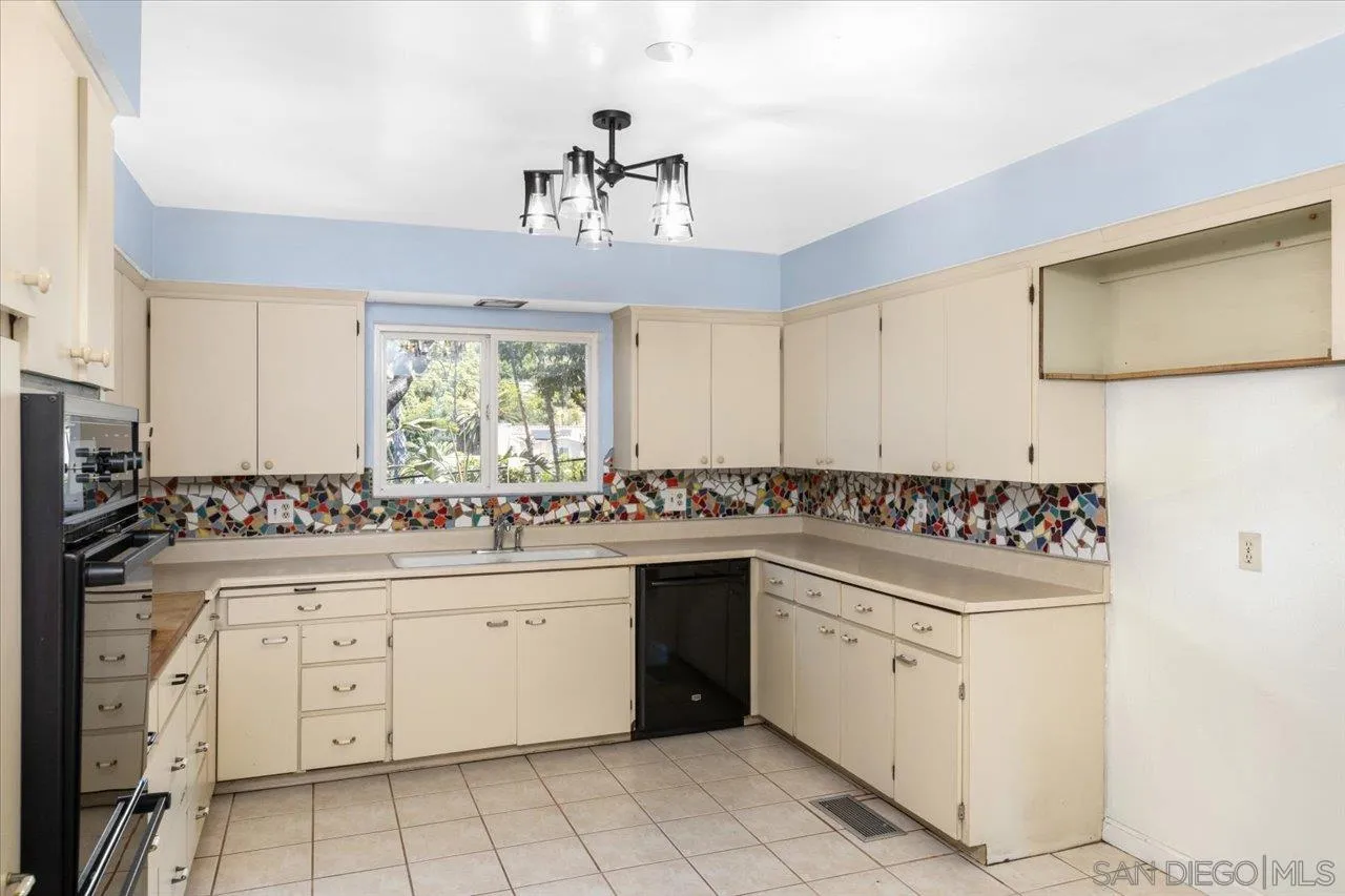 1421 Rincon Road Escondido, CA 92025 - Photo 8 of 31 Gallery Image 8