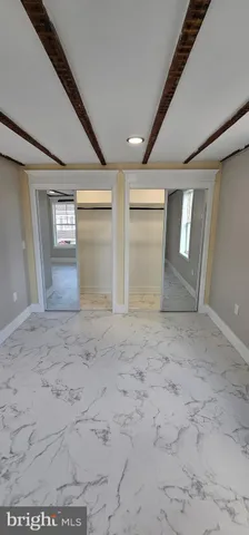 a view of a back yard