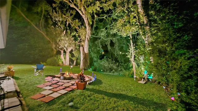 a view of yard with green space