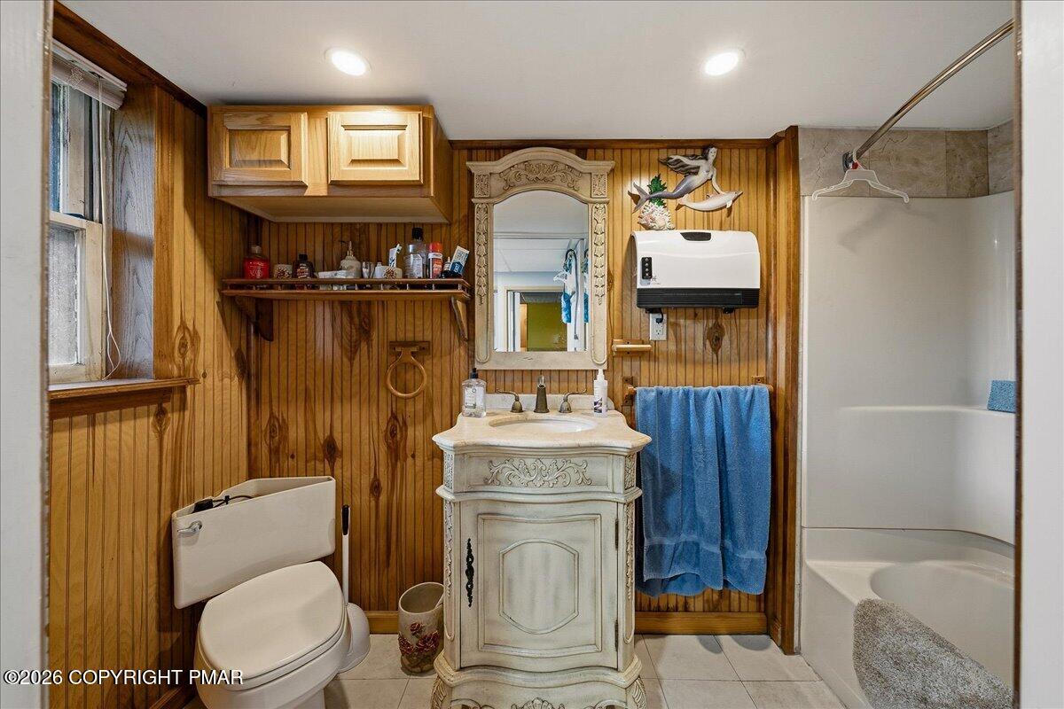 140 Camelback Road Tannersville, PA 18372 - Photo 41 of 44 41-HomeView_Media-140_Camelback_Rd