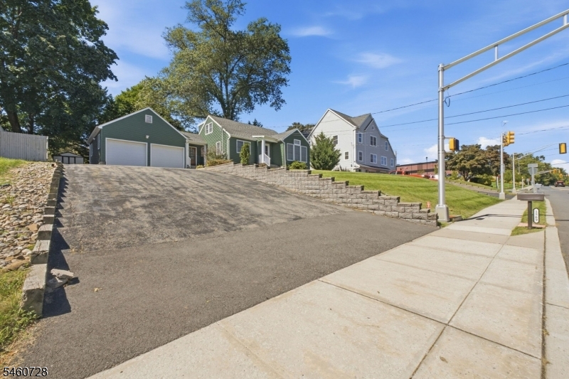 1569 Alps Road Wayne, NJ 07470 - Photo 5 of 49 Gallery Image 5