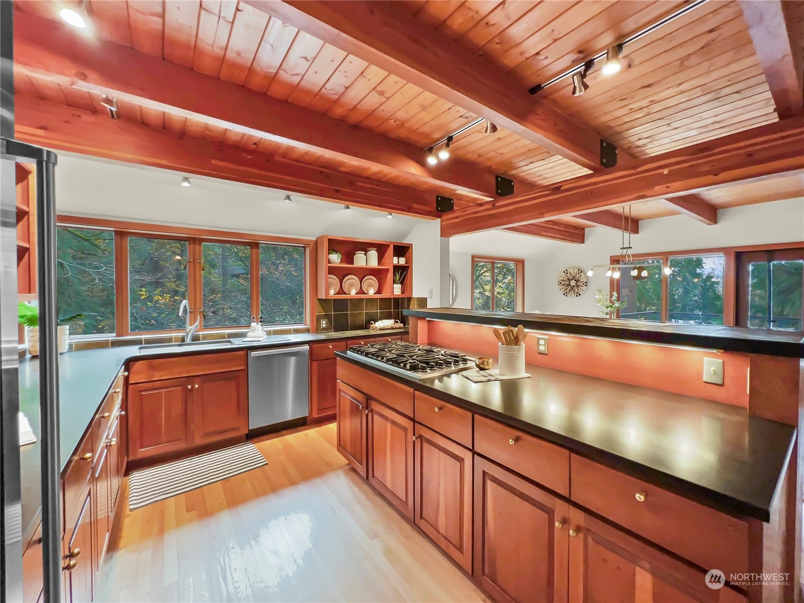 8121 Hansen Road Northeast Bainbridge Island, WA 98110 - Photo 11 of 37 Gallery Image 11