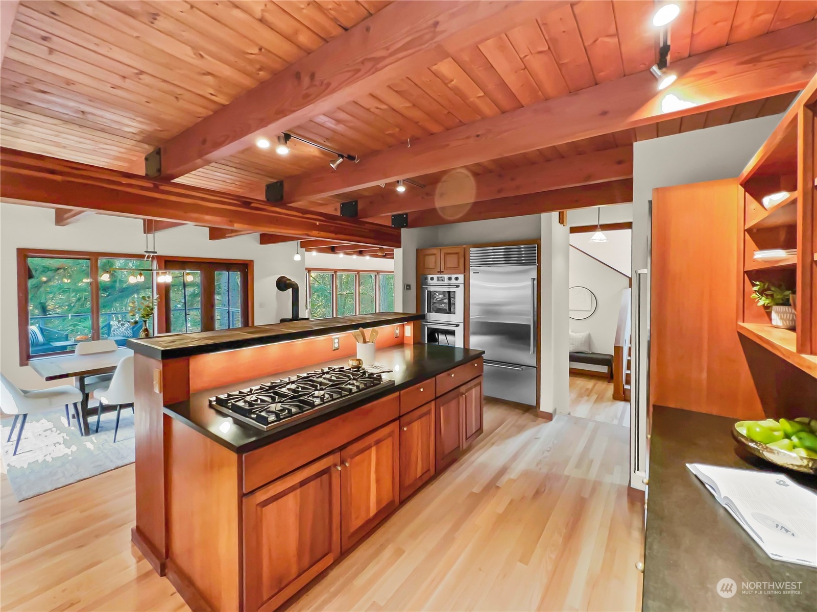 8121 Hansen Road Northeast Bainbridge Island, WA 98110 - Photo 12 of 37 Gallery Image 12