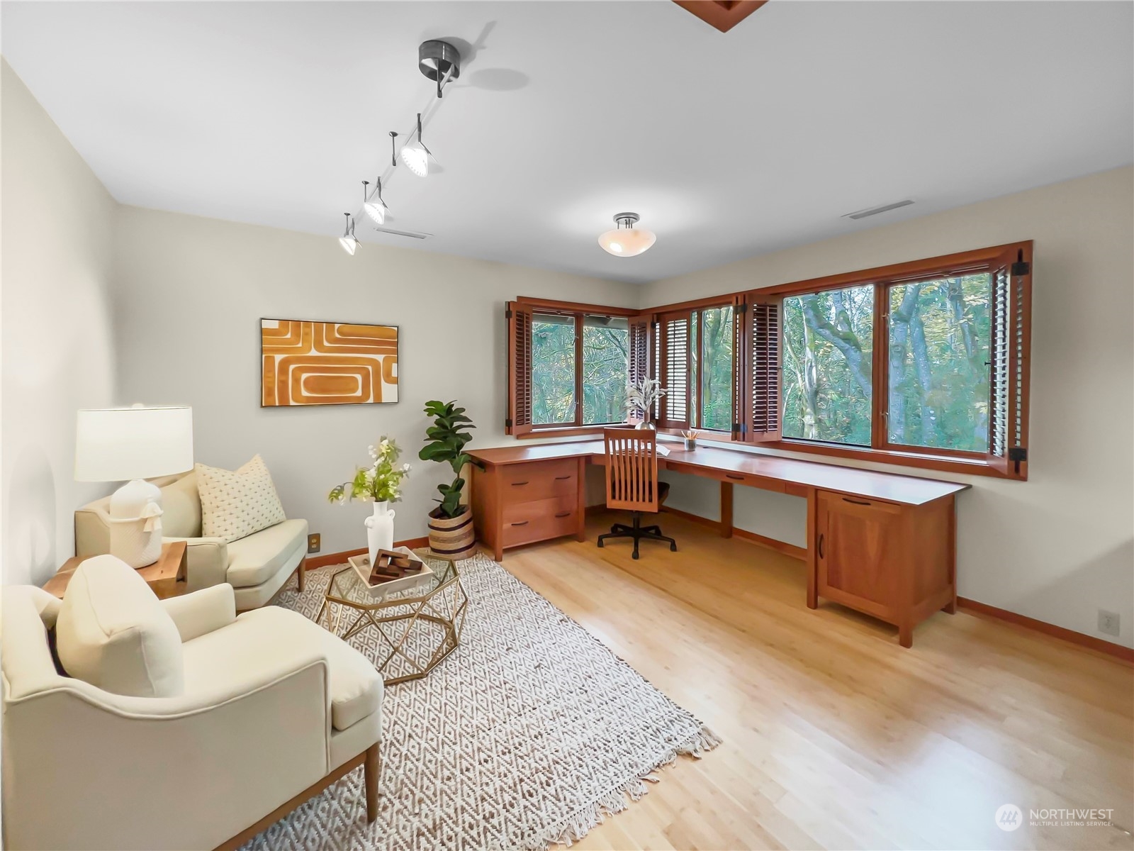 8121 Hansen Road Northeast Bainbridge Island, WA 98110 - Photo 13 of 37 Gallery Image 13