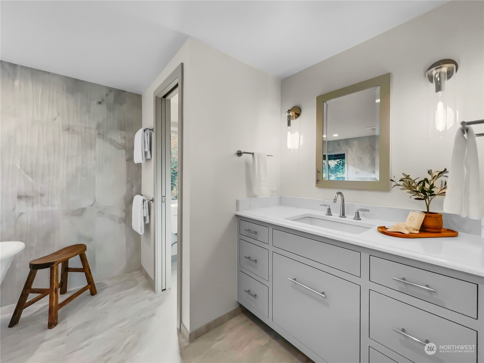8121 Hansen Road Northeast Bainbridge Island, WA 98110 - Photo 16 of 37 Gallery Image 16