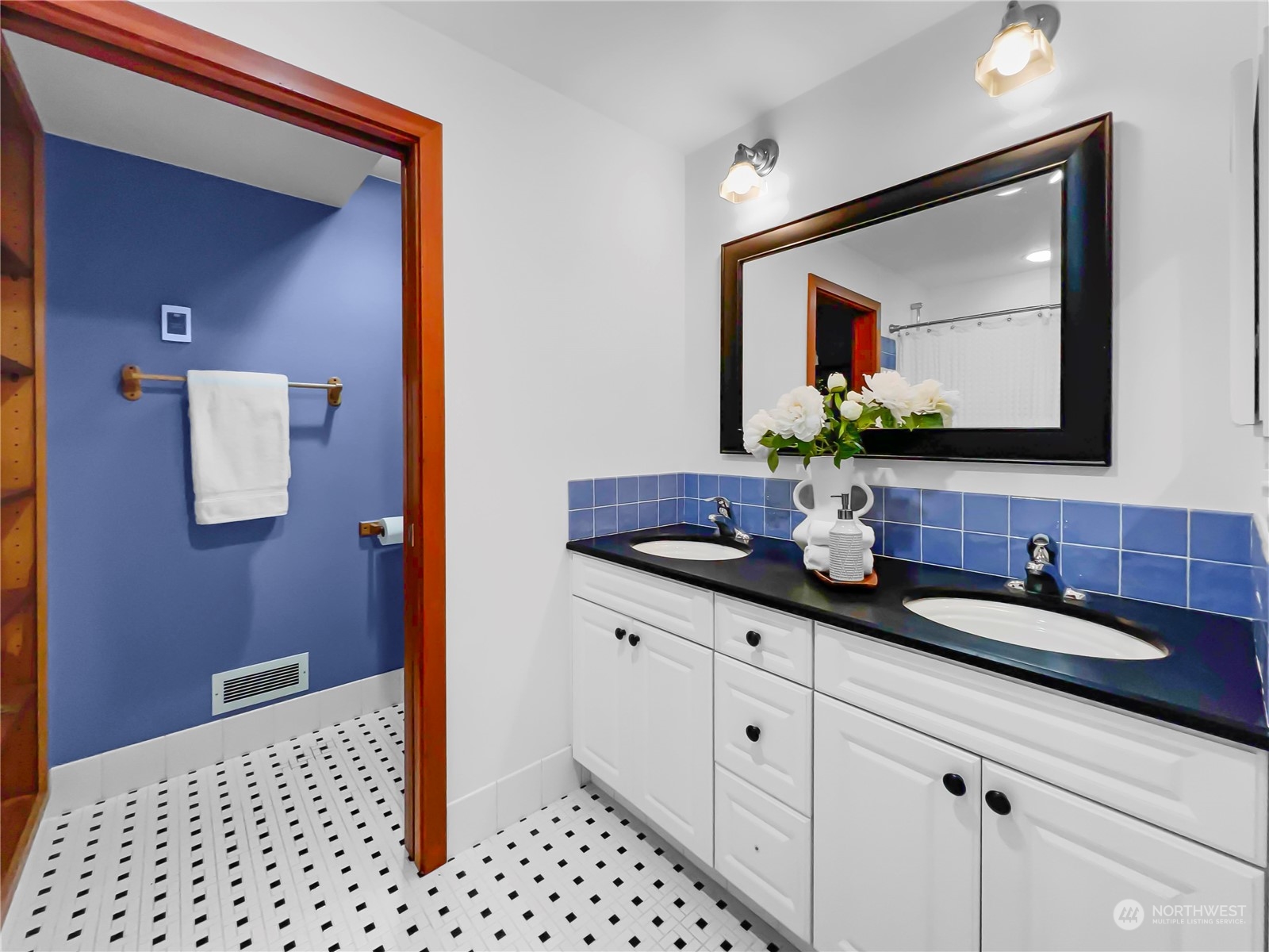8121 Hansen Road Northeast Bainbridge Island, WA 98110 - Photo 22 of 37 Gallery Image 22
