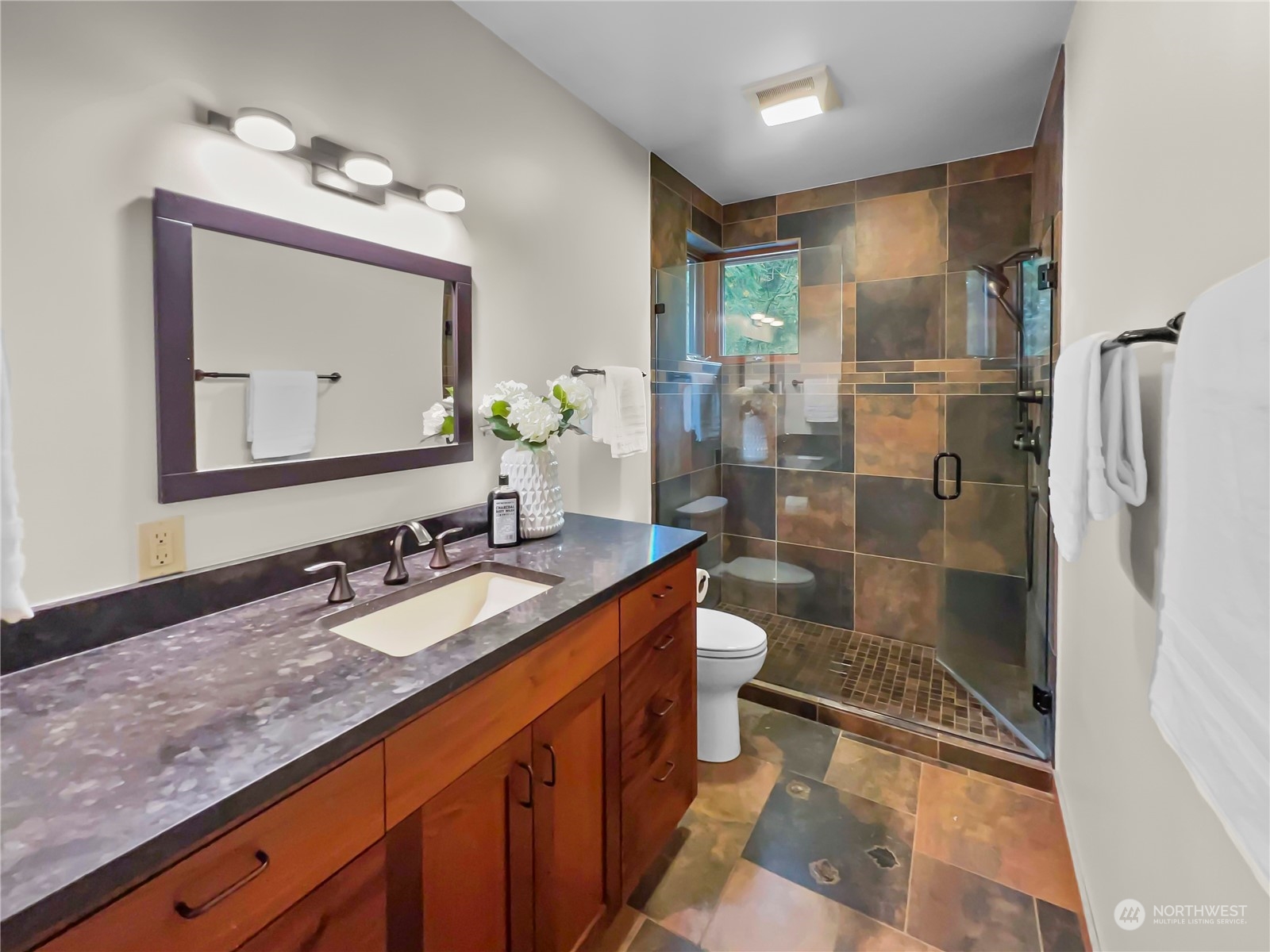 8121 Hansen Road Northeast Bainbridge Island, WA 98110 - Photo 31 of 37 Gallery Image 31
