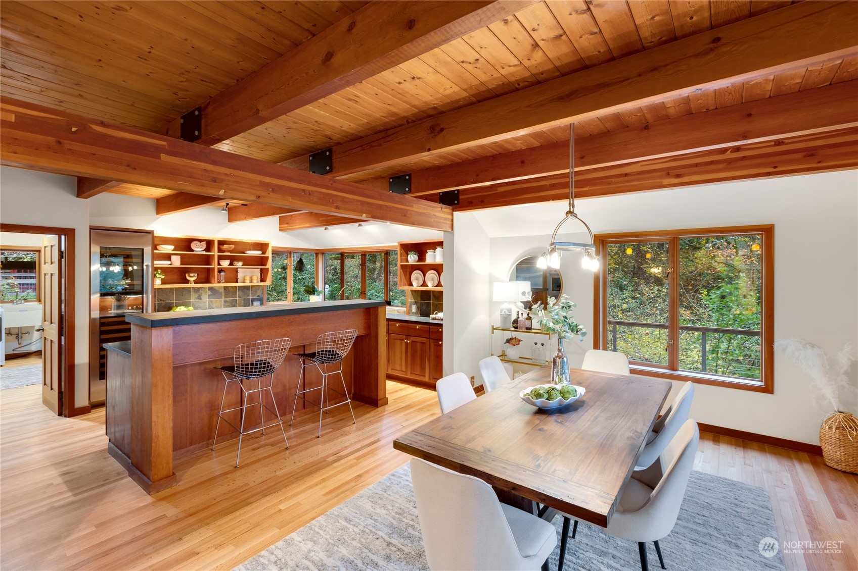 8121 Hansen Road Northeast Bainbridge Island, WA 98110 - Photo 9 of 37 Gallery Image 9