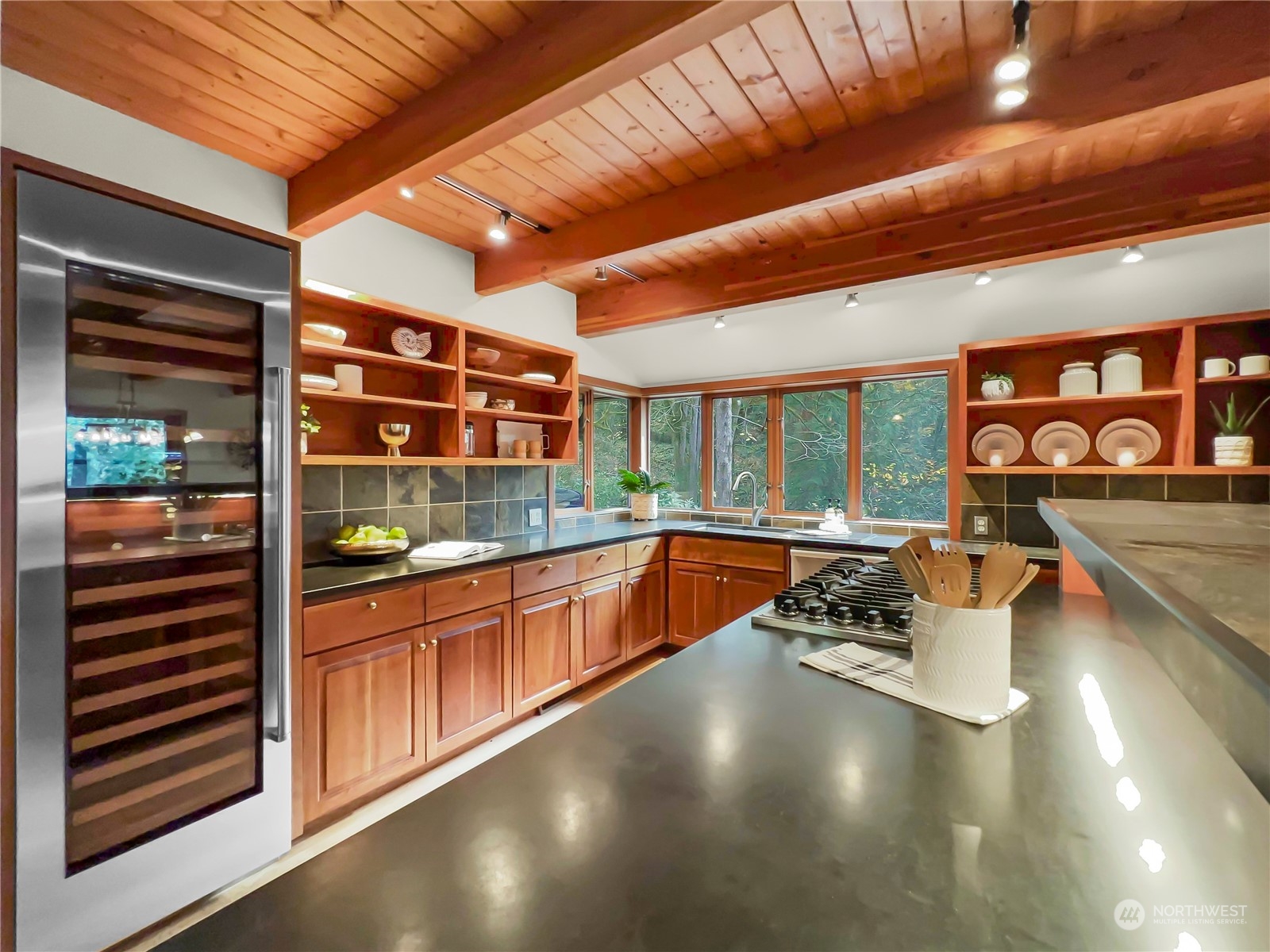 8121 Hansen Road Northeast Bainbridge Island, WA 98110 - Photo 10 of 37 Gallery Image 10