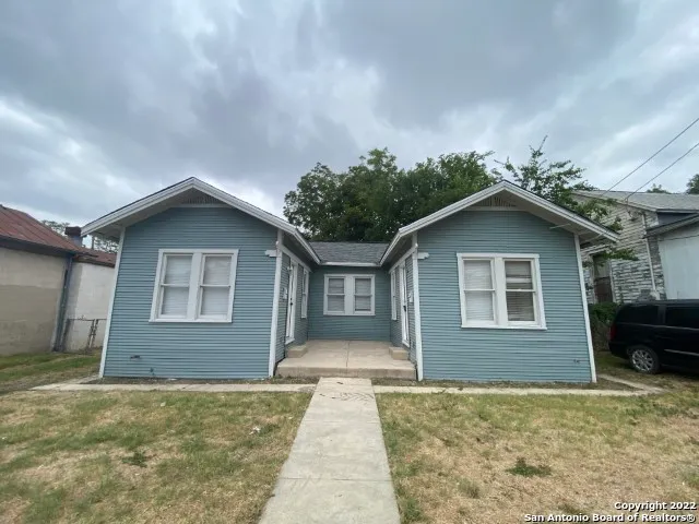 $845 | 2330 East Commerce Street, San Antonio, TX 78203
