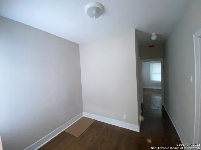 $845 | 2330 East Commerce Street, San Antonio, TX 78203