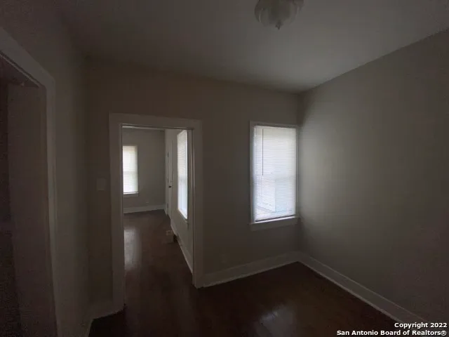 $845 | 2330 East Commerce Street, San Antonio, TX 78203