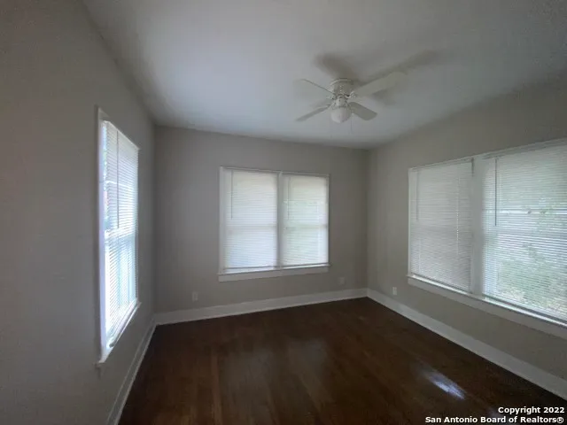 $845 | 2330 East Commerce Street, San Antonio, TX 78203