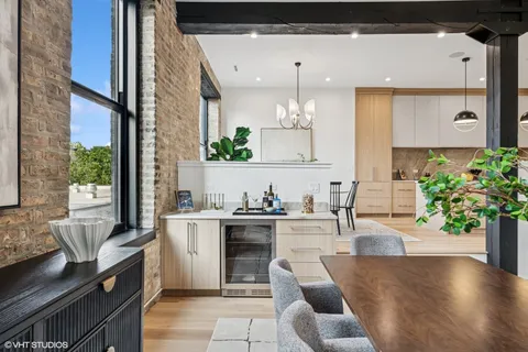 $1,900,000 | 401 North Aberdeen Street, Unit 3N, Chicago, IL 60642