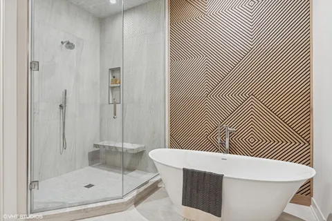 $1,900,000 | 401 North Aberdeen Street, Unit 3N, Chicago, IL 60642