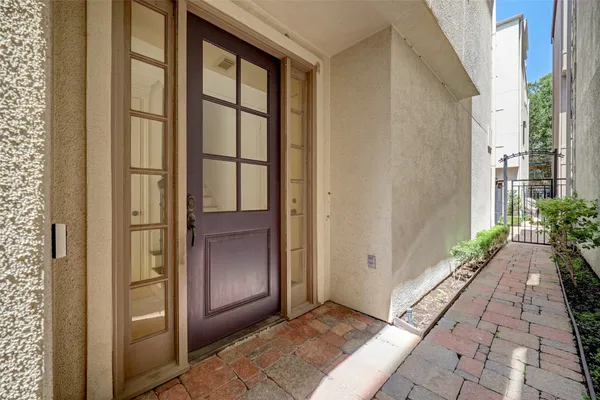 a view of an entryway of the house