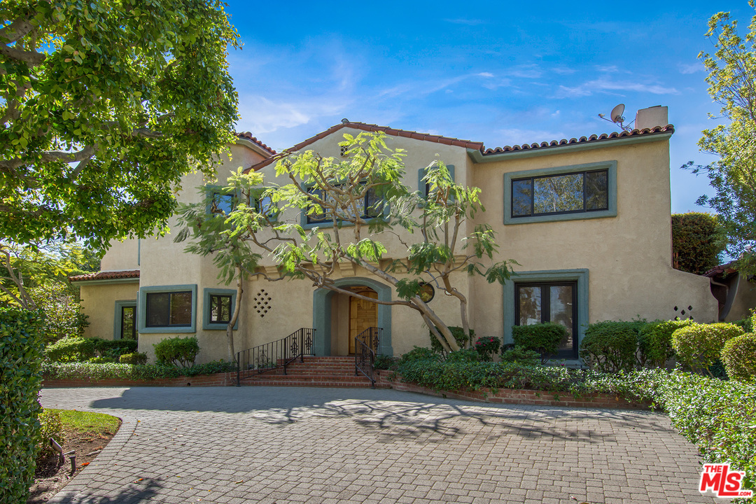 701 North Alpine Drive Beverly Hills, CA 90210 - Photo 1 of 22 a house view with a garden space