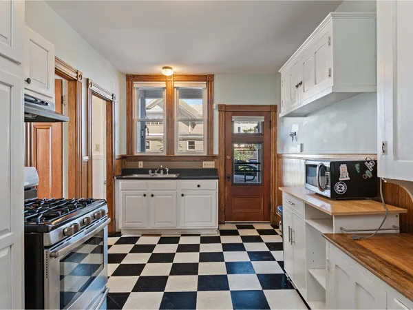 $339,000 | 20 Clarke Street, Unit 1, Burlington, VT 05401