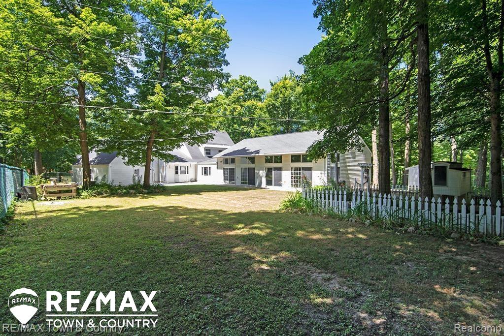 611 Morrish Road Flushing, MI 48433 - Photo 5 of 51