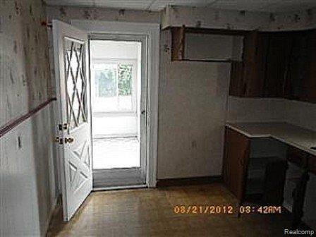 122 Walnut Street River Rouge, MI 48218 - Photo 9 of 23 009.JPG